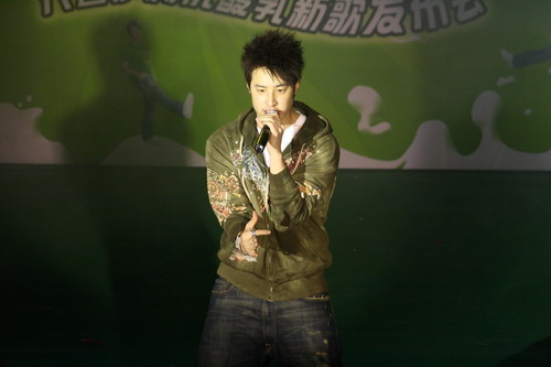 潘瑋柏自曝喜歡姐弟戀與張韶涵未來電(組圖)