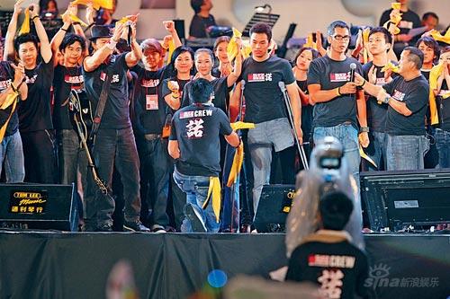 組圖:劉德華跪謝藝人愛的奉獻籌善款3180萬