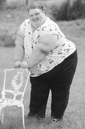 英国最胖少女重420斤 5岁开始狂吃零食(图)