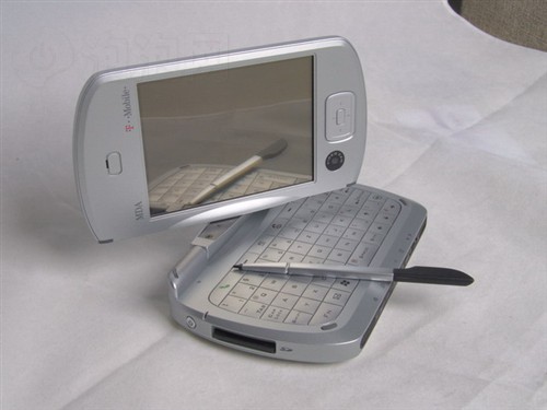 低价侧翻旋转屏机王 多普达d900售899