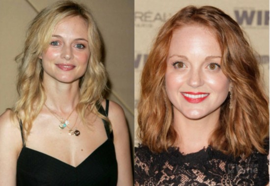 赵薇与歌手艾伦莉莉,最是那一低头的一笑,带著几分羞涩几分自信,大