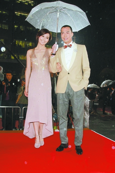 tvb万千星辉颁奖典礼 郑嘉颖称帝胡杏儿封后