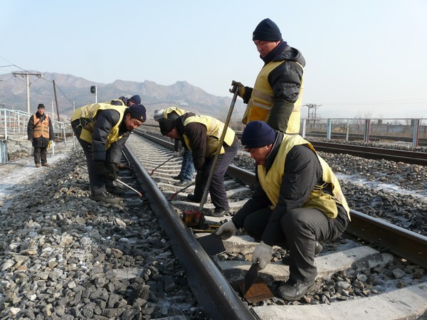 佳木斯工务段开展线路整修抗春融--铁路信息