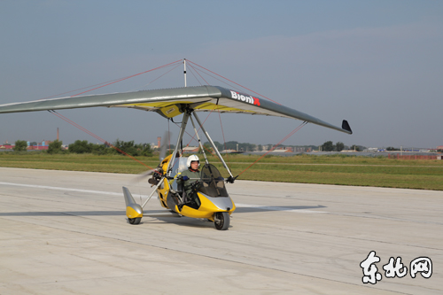 金双江创下黑龙江上空飞行器单人飞行最长时间记录