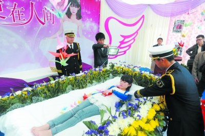 武汉女大学生体验遗体告别称为『感悟生命』