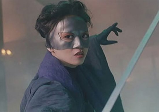 电影讲述三个出身背景不同的女侠经历一系列事件后结成同盟,共同对抗