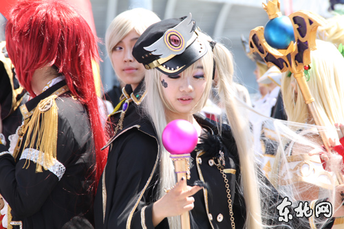 为市民上演了多场精彩的动漫cosplay真人秀