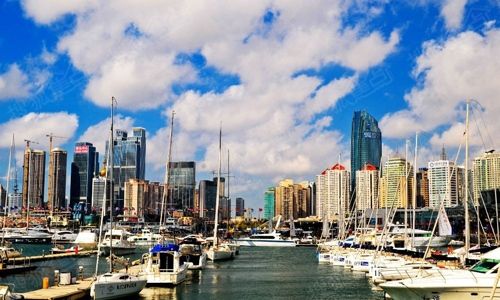 绥化新闻网 房产 图片新闻 正文 &nbsp;   青岛,与东海岸的繁荣不同