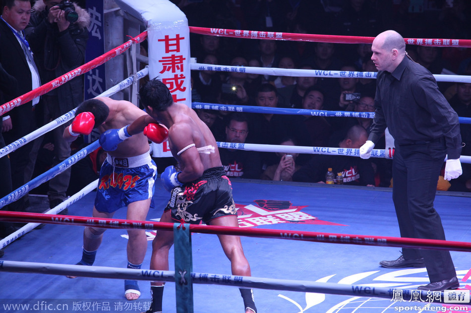 泰拳王播求两回合ko中国拳手 观众称像『斗鸡』
