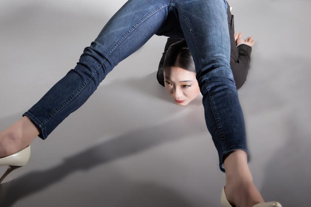 中国『软妹子『柔术折叠身体