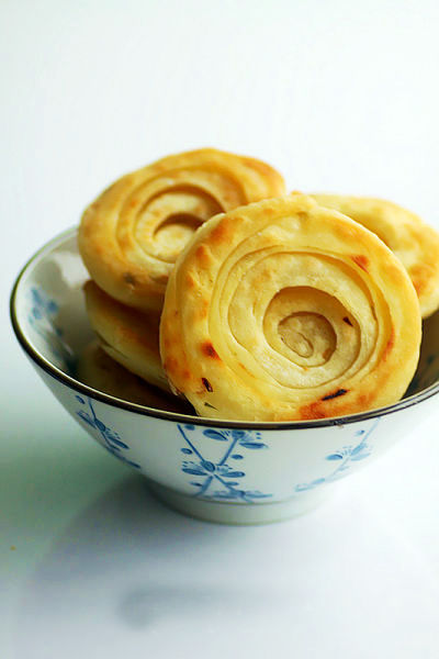 有人说,清道光时,城里的凤集楼开始经营油旋,但