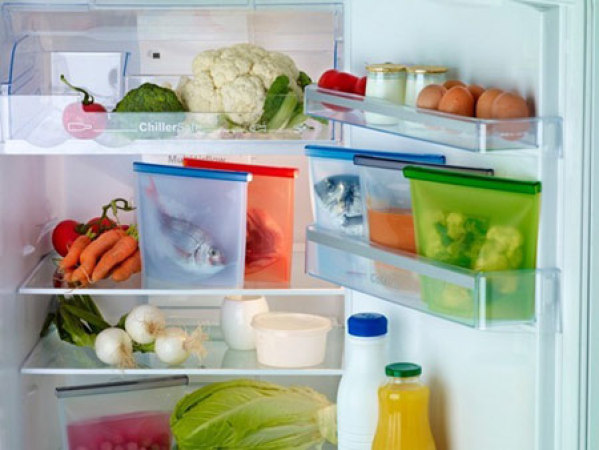 韩国人还发明了还专门储藏各式凉菜的泡菜冰箱,深受家庭主妇喜爱.