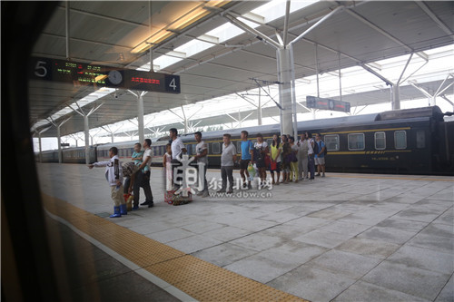 哈齐高铁到达大庆西站