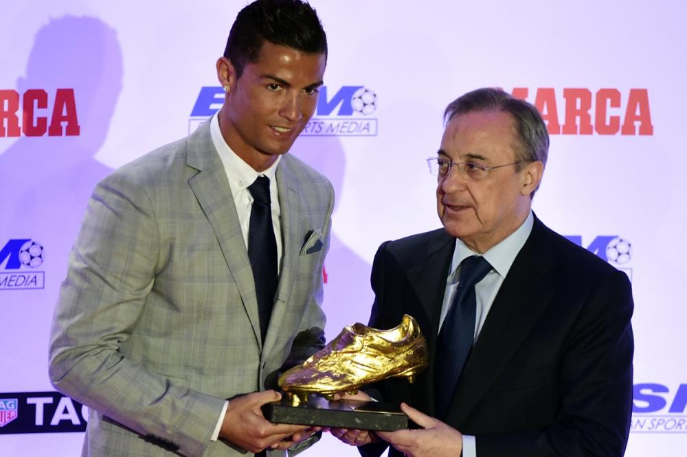c罗领取上季欧洲金靴奖 4度加冕成历史第1人
