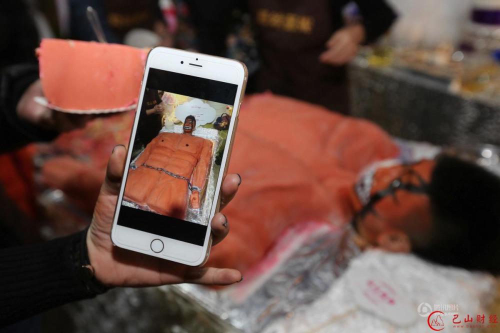 蛋糕店推?人肉蛋糕? 『肌肉男』遭?肢解? 吓哭小孩(组图)-东北网娱乐-