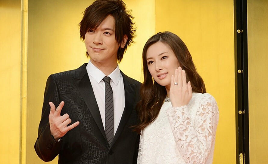 日版杨幂北川景子晒2克拉婚戒 与老公甜蜜亮相