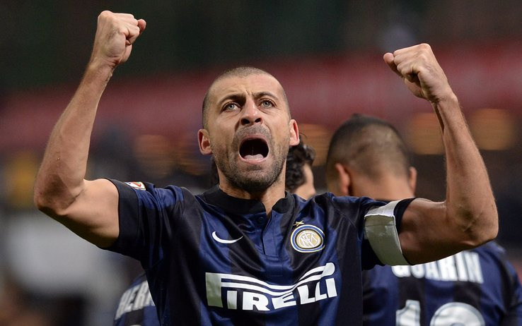 2004年夏天萨穆埃尔加盟皇马,不过在效力一个赛季赛季后,他就被国米