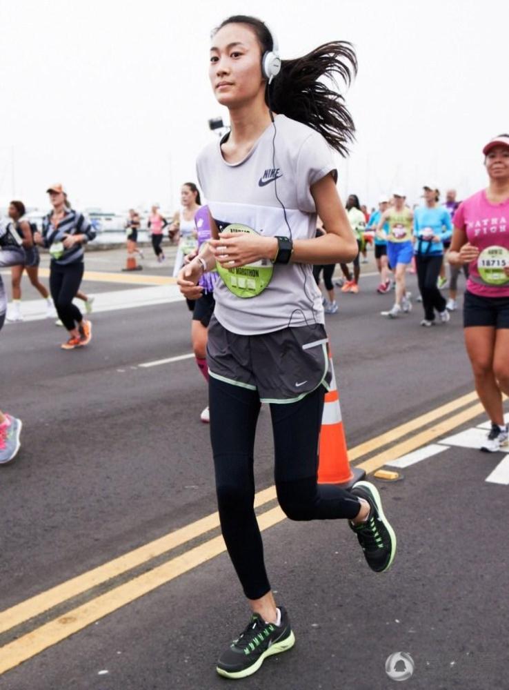 陈冠希做小三恋秦舒培 维密女模完赛半马