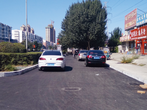 辅路成停车场 还有存在必要吗?