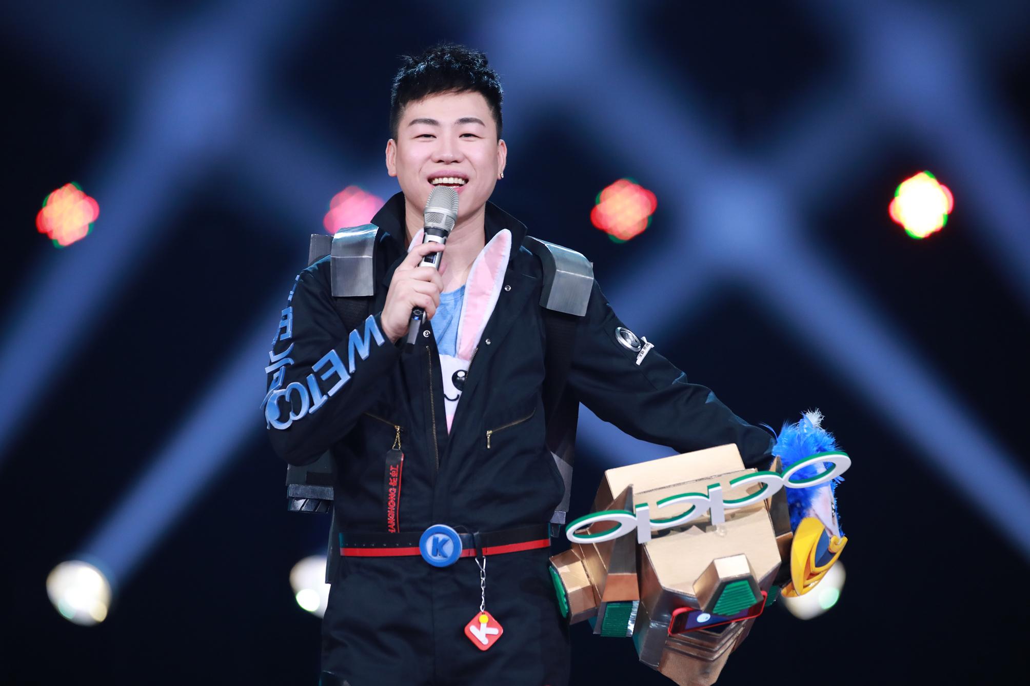 胡彦斌循环听《小半》 网友:唱的是郑爽恋情内幕