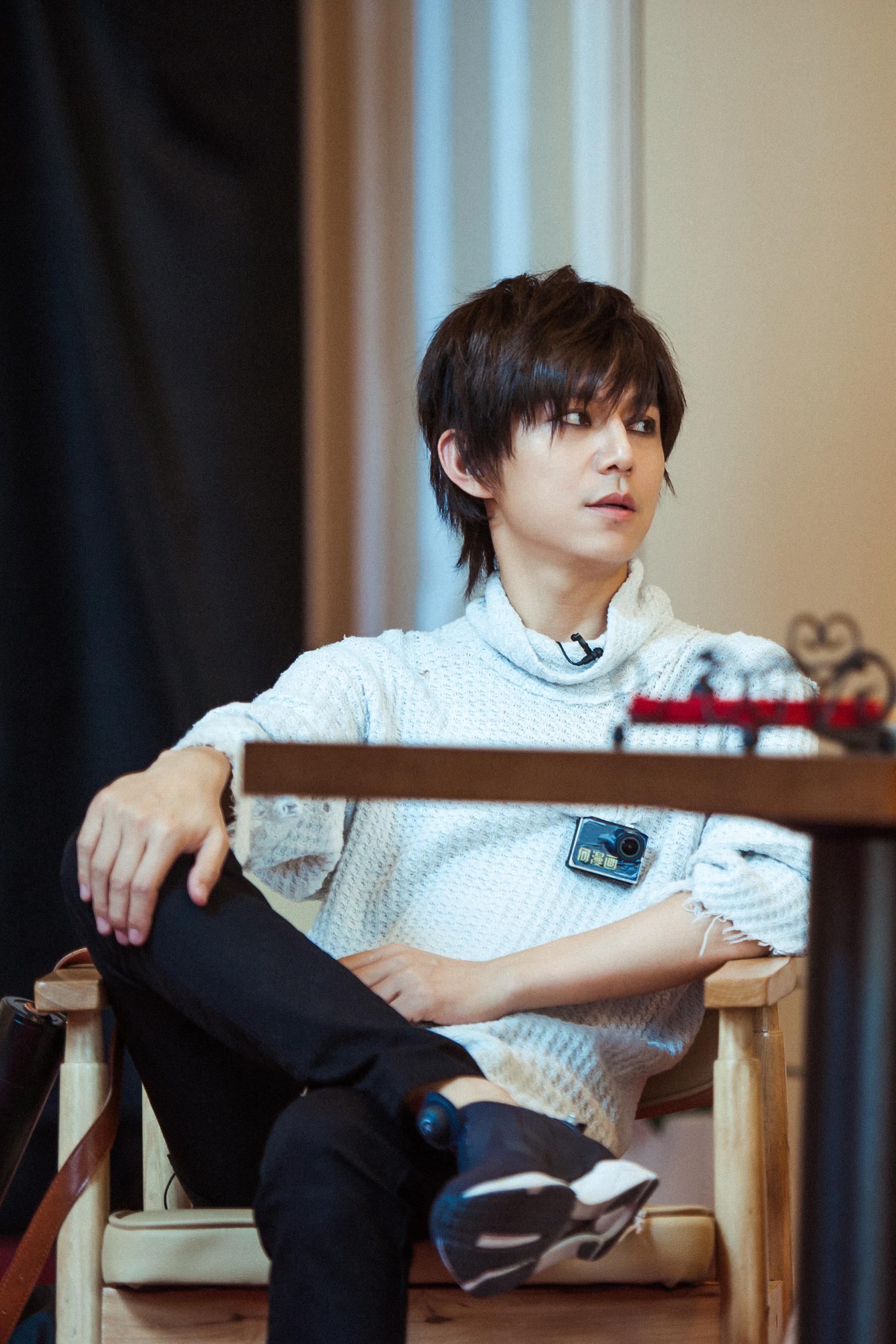 《明星大侦探3》何炅撒贝宁首战受挫 惨变连体婴