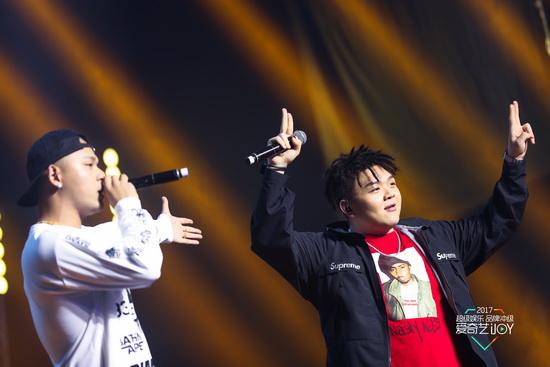 艾福杰尼黄旭重回舞台 爆笑专访笑翻观众