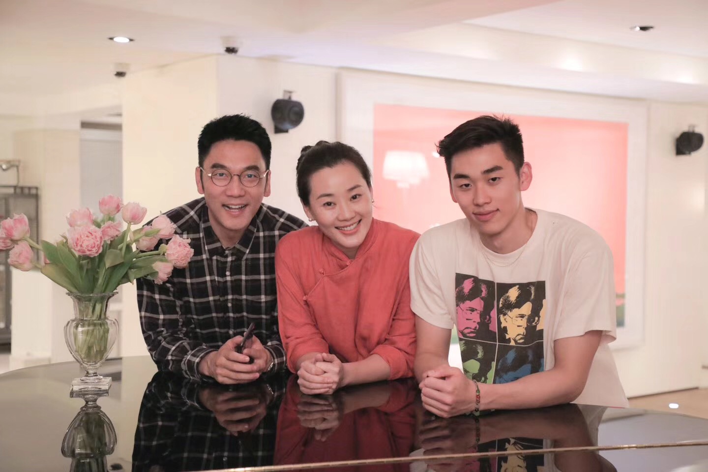 林依轮长子林子濠18岁生日 祖孙三代罕见同框照曝光