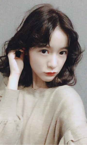 20岁的徐娇换新发型 网友吐槽:95后老阿姨