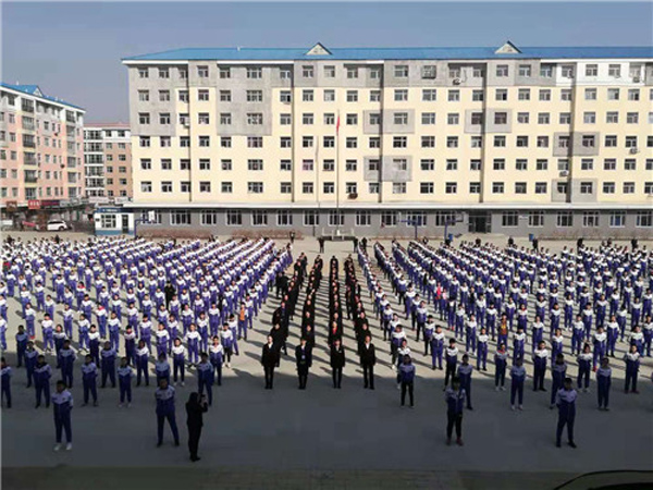 鸡东三中举行学年度第二学期开学升旗仪式活动